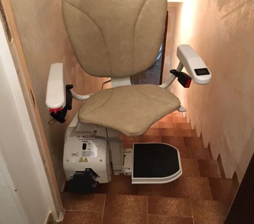 domilib_monte-escaliers-horizon-plus-assise-ergo-plus_-siege-pivote-a-l_arrivee_bargemon-83830