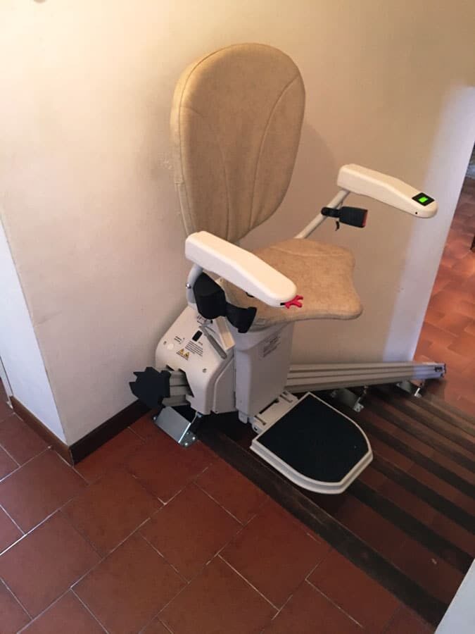domilib-monte-escaliers-interieur-droit-assise-ergo-plus-ouverte-a-l_arrivee-seillons-source-d-argens-83470