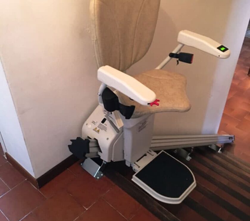 domilib-monte-escaliers-interieur-droit-assise-ergo-plus-ouverte-a-l_arrivee-seillons-source-d-argens-83470